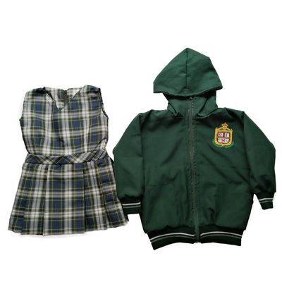 Chaqueta y Jardinera uniforme de niña colegio montessori 2 Kennedy Bogotá.