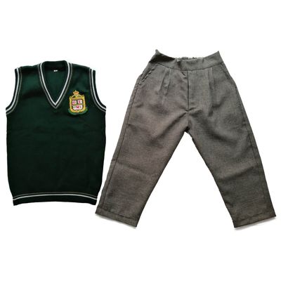 Chaleco y pantalón de niño colegio montessori  Kennedy Bogotá.